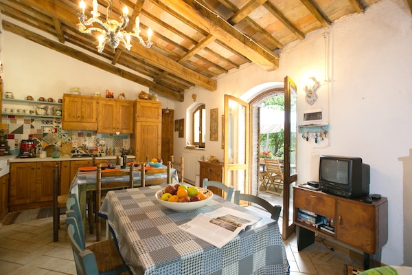 Foto van Vakantiehuis in Assisi met verwarmd zwembad - Vakantiehuis in Assisi - DiningRoom