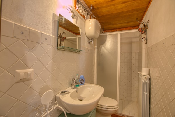 Foto van Vakantiehuis in Assisi met verwarmd zwembad - Vakantiehuis in Assisi - BathRoom