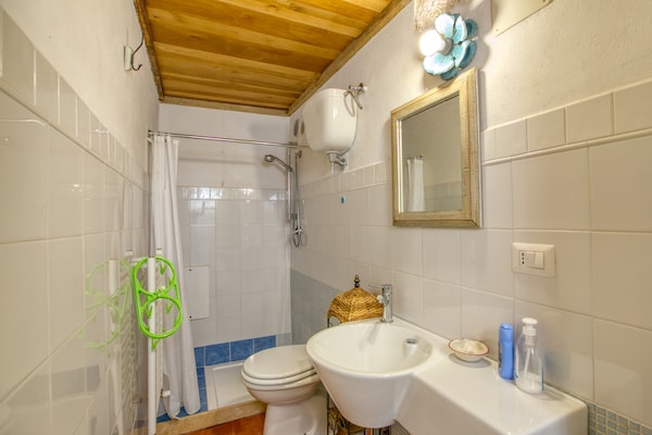 Foto van Vakantiehuis in Assisi met verwarmd zwembad - Vakantiehuis in Assisi - BathRoom