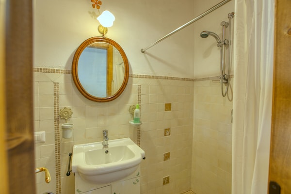 Foto van Vakantiehuis in Assisi met verwarmd zwembad - Vakantiehuis in Assisi - BathRoom