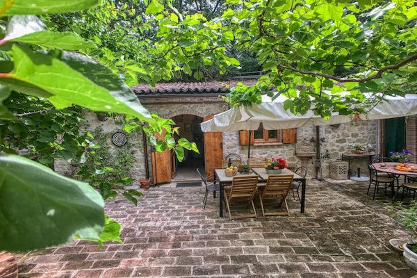 Foto van Vakantiehuis in Assisi met verwarmd zwembad - Vakantiehuis in Assisi - ExteriorSummer