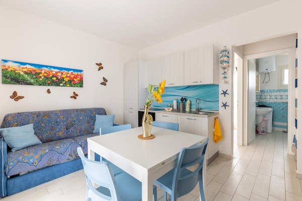 Foto van Zwembad condivisa en giardino privato - Vakantiehuis in Badesi - LivingRoom