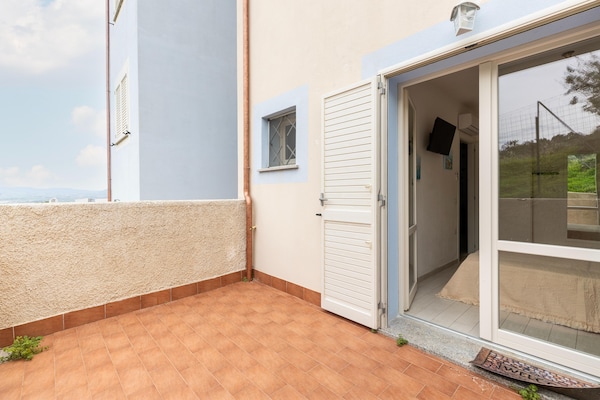 Foto van Zwembad condivisa en giardino privato - Vakantiehuis in Badesi - TerraceBalcony