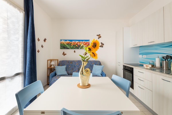 Foto van Zwembad condivisa en giardino privato - Vakantiehuis in Badesi - DiningRoom