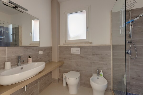 Foto van Zeezicht met airconditioning en tuin - Vakantiehuis in Castelsardo - BathRoom