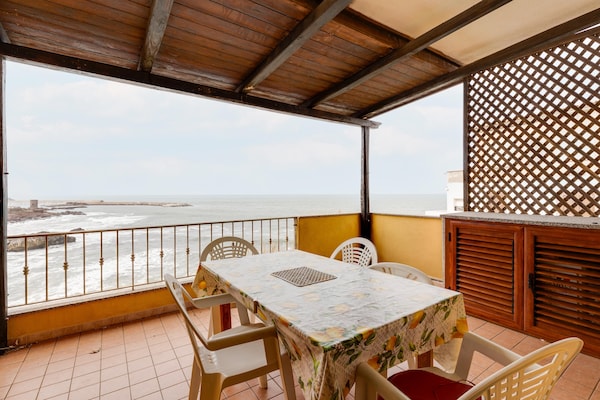 Foto van Met terras met uitzicht op zee en airconditioning. - TerraceBalcony