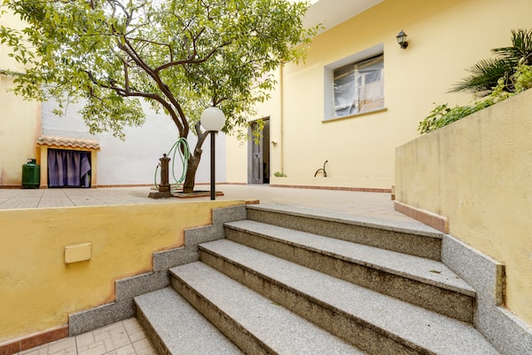 Foto van Appartement met zeezicht in het historische - Vakantiehuis in Castelsardo - ExteriorSummer