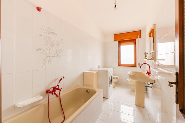 Foto van Appartement met zeezicht in het historische - Vakantiehuis in Castelsardo - BathRoom