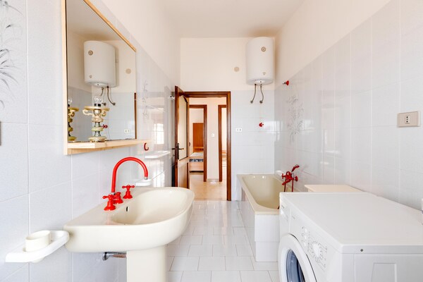 Foto van Appartement met zeezicht in het historische - Vakantiehuis in Castelsardo - BathRoom