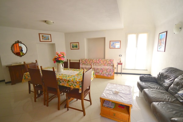 Foto van Vakantiehuis in Sesta Godano met barbecue - Vakantiehuis in Sesta Godano - LivingRoom