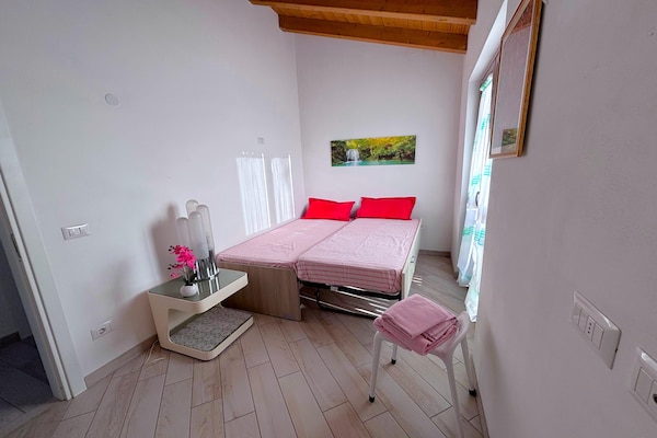 Foto van Appartement met uitzicht op het meer in Bedero - Vakantiehuis in Brezzo di Bedero - BedRoom
