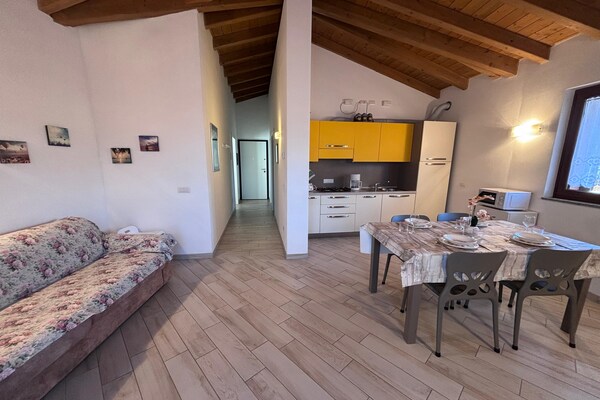 Foto van Appartement met uitzicht op het meer in Bedero - Vakantiehuis in Brezzo di Bedero - LivingRoom