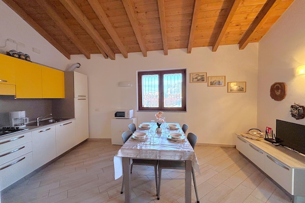 Foto van Appartement met uitzicht op het meer in Bedero - Vakantiehuis in Brezzo di Bedero - DiningRoom