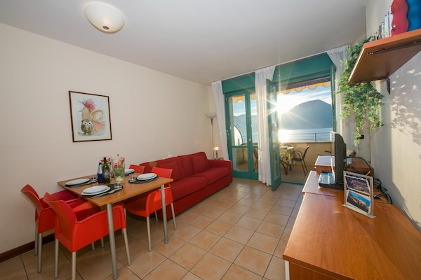 Foto van Appartement met uitzicht op het meer van Lugano. - Vakantiehuis in Porlezza - LivingRoom