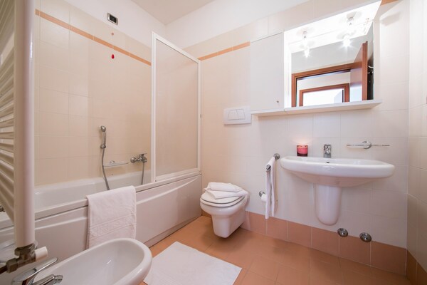 Foto van Appartement met uitzicht op het meer van Lugano. - Vakantiehuis in Porlezza - BathRoom