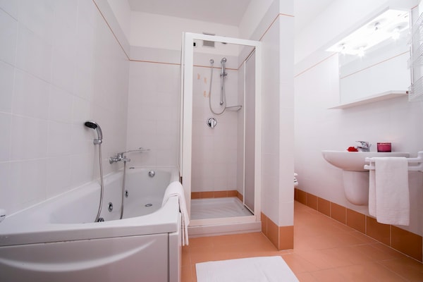 Foto van Appartement met uitzicht op het meer van Lugano. - Vakantiehuis in Porlezza - BathRoom