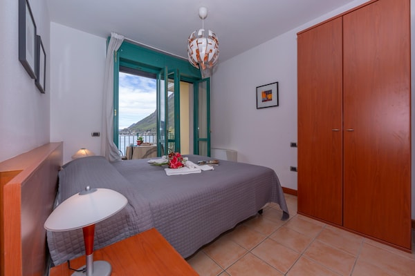 Foto van Appartement met uitzicht op het meer van Lugano. - Vakantiehuis in Porlezza - BedRoom