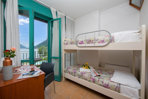 Foto van Appartement met uitzicht op het meer van Lugano. - Vakantiehuis in Porlezza - BedRoom