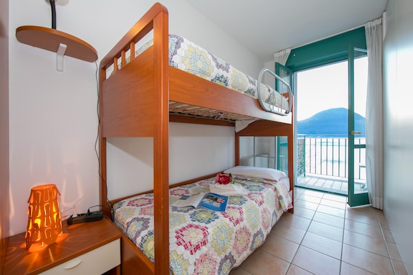 Foto van Appartement met uitzicht op het meer van Lugano. - Vakantiehuis in Porlezza - BedRoom