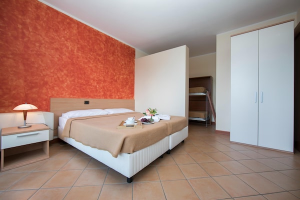 Foto van Appartement met uitzicht op het meer van Lugano. - Vakantiehuis in Porlezza - BedRoom