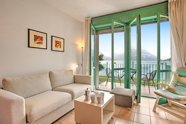 Foto van Appartement met uitzicht op het meer van Lugano. - Vakantiehuis in Porlezza - LivingRoom