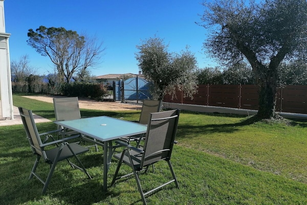 Foto van Zonnebloem Appartement - Vakantiehuis in San Felice del Benaco - Untagged