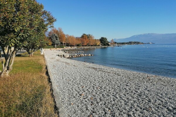Foto van Zonnebloem Appartement - Vakantiehuis in San Felice del Benaco - Untagged