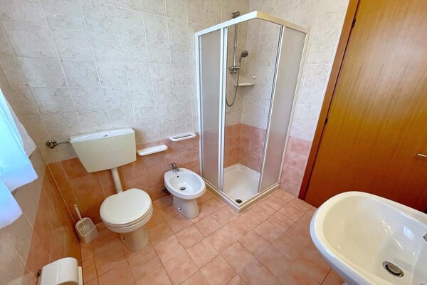 Foto van Ontspannend verblijf aan de kust in Lido Altanea - Vakantiehuis in Caorle (VE) - BathRoom