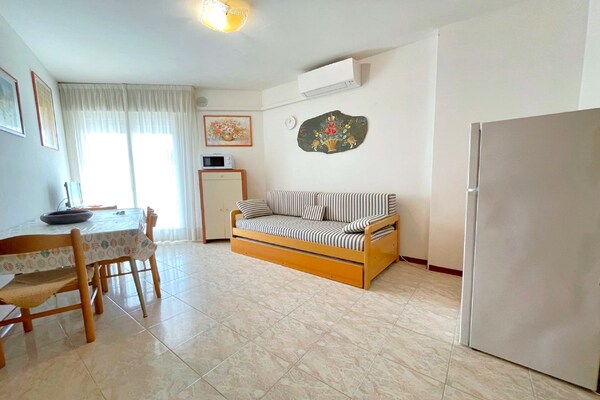 Foto van Appartement voor 5 personen aan het strand - Vakantiehuis in Porto Santa Margherita (VE) - LivingRoom