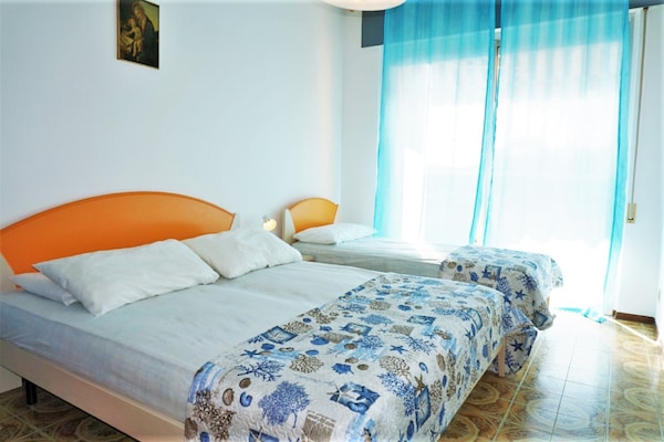 Foto van Appartement met zeezicht in Caorle voor 5 personen - BedRoom