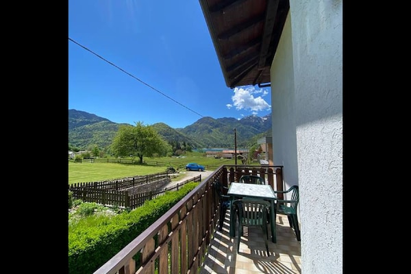 Foto van Vakantiehuis Val di Ledro bij Meer - Vakantiehuis in Val di Ledro - TerraceBalcony
