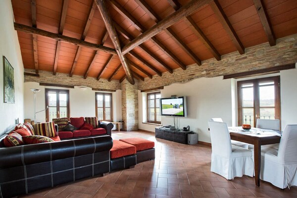 Foto van Zonnig vakantiehuis met zwembad - Vakantiehuis in Salsomaggiore Terme - LivingRoom