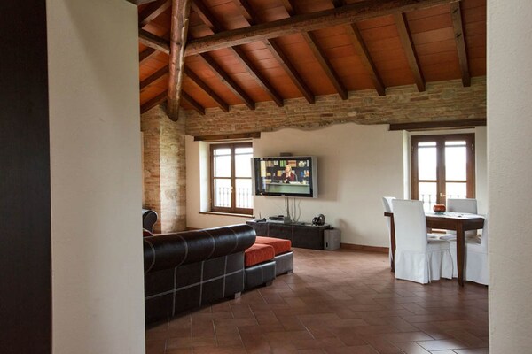 Foto van Zonnig vakantiehuis met zwembad - Vakantiehuis in Salsomaggiore Terme - LivingRoom