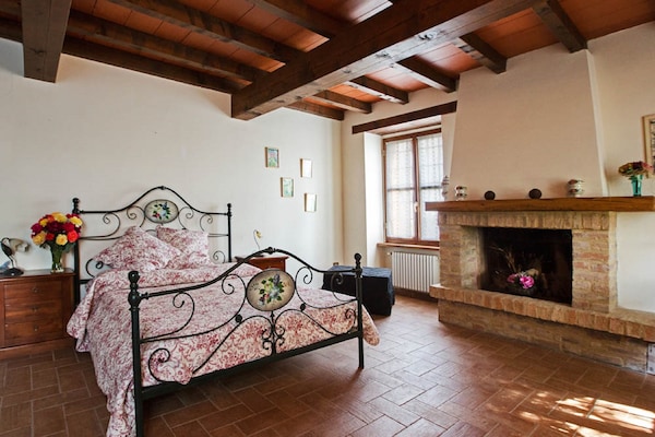 Foto van Zonnig vakantiehuis met zwembad - Vakantiehuis in Salsomaggiore Terme - BedRoom