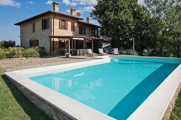 Foto van Zonnig vakantiehuis met zwembad - Vakantiehuis in Salsomaggiore Terme - ExteriorSummer