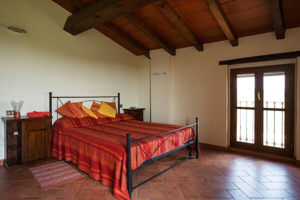 Foto van Zonnig vakantiehuis met zwembad - Vakantiehuis in Salsomaggiore Terme - BedRoom
