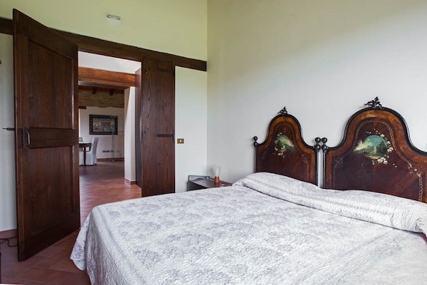 Foto van Zonnig vakantiehuis met zwembad - Vakantiehuis in Salsomaggiore Terme - BedRoom