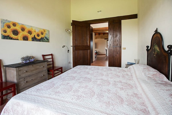 Foto van Zonnig vakantiehuis met zwembad - Vakantiehuis in Salsomaggiore Terme - BedRoom