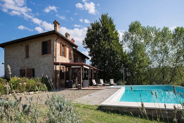 Foto van Zonnig vakantiehuis met zwembad - Vakantiehuis in Salsomaggiore Terme - PoolOfHouse