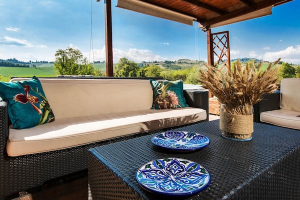Foto van Zonnig vakantiehuis met zwembad - Vakantiehuis in Salsomaggiore Terme - TerraceBalcony
