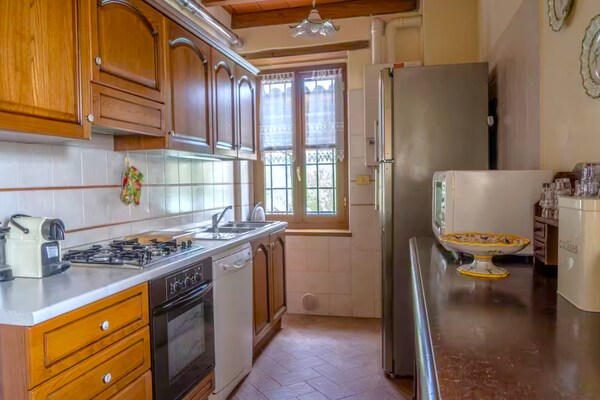 Foto van Zonnig vakantiehuis met zwembad - Vakantiehuis in Salsomaggiore Terme - Kitchen