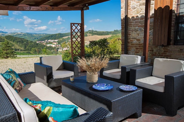 Foto van Zonnig vakantiehuis met zwembad - Vakantiehuis in Salsomaggiore Terme - TerraceBalcony