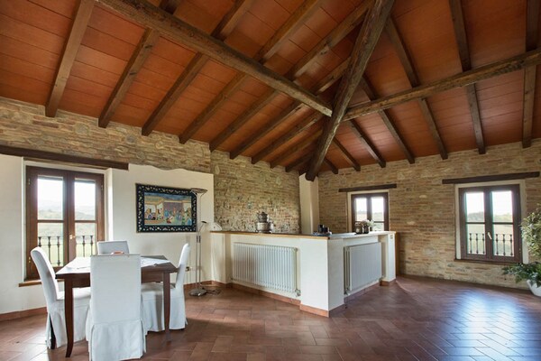 Foto van Zonnig vakantiehuis met zwembad - Vakantiehuis in Salsomaggiore Terme - LivingRoom