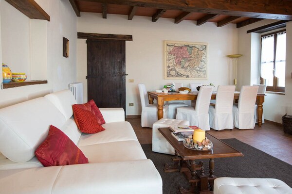 Foto van Zonnig vakantiehuis met zwembad - Vakantiehuis in Salsomaggiore Terme - LivingRoom