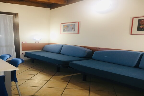 Foto van Lido Retreat vlakbij het strand - Vakantiehuis in Lido di Spina - LivingRoom