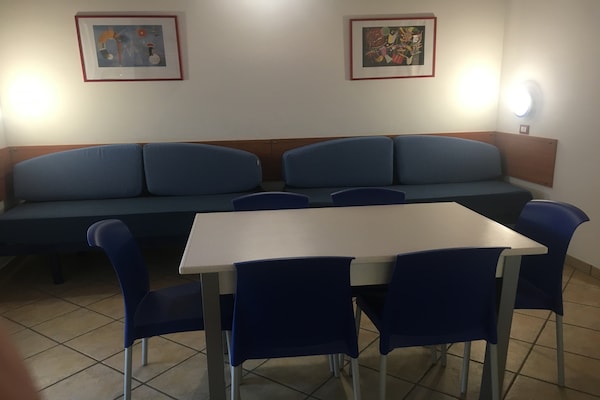 Foto van Lido Retreat vlakbij het strand - Vakantiehuis in Lido di Spina - LivingRoom