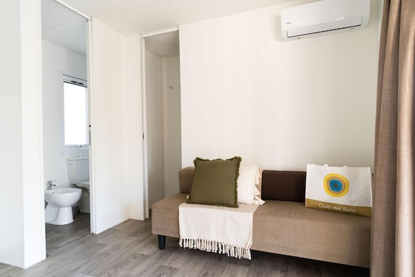 Foto van Lodge in het familiedorp Rimini vlakbij het strand - LivingRoom