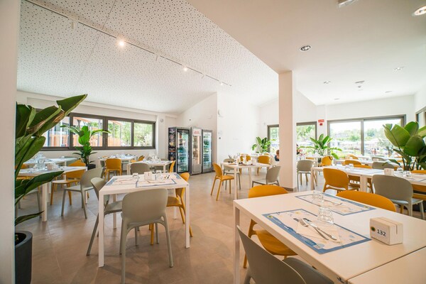 Foto van Lodge in het familiedorp Rimini vlakbij het strand - DiningRoom
