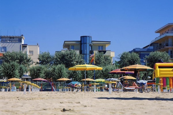 Foto van Lodge in het familiedorp Rimini vlakbij het strand - AreaSummer5KM