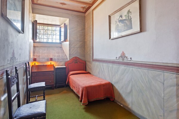 Foto van Gezellig Vakantiehuis met Zwembad - Vakantiehuis in Borgo San Lorenzo (FI) - BedRoom
